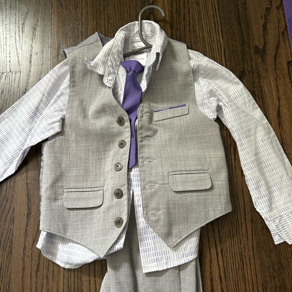 Kids 4 piece Calvin Klein suit - vest, pants, button down shirt, and tie. - Picture 3 of 3